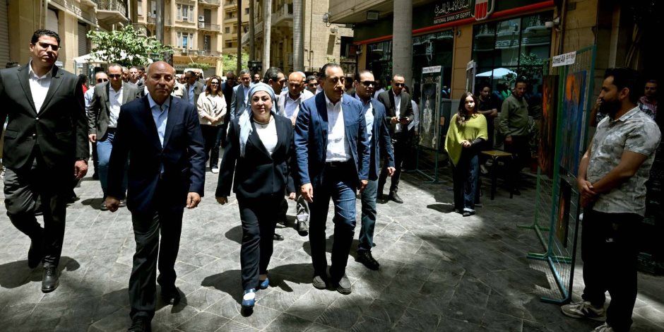 رئيس الوزراء يشهد تدشين مبادرة "شارع الفن" بمنطقة مثلث البورصة وشارع الشريفين