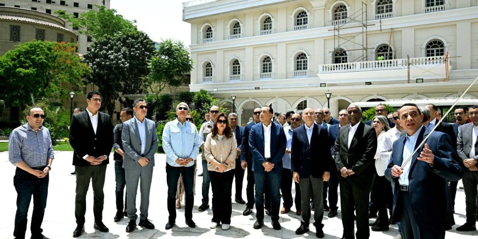 رئيس الوزراء يتابع أعمال رفع كفاءة الواجهات الخارجية والموقع العام لقصر التحرير
