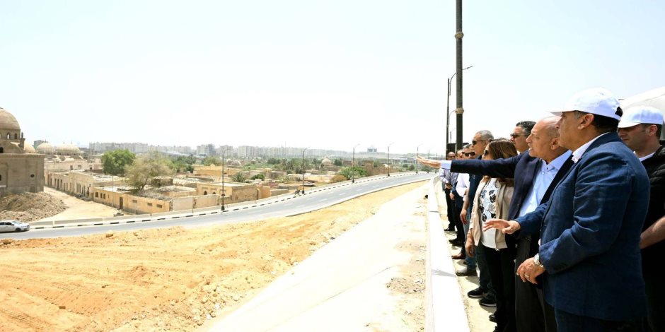 رئيس الوزراء يتفقد أعمال التطوير الجارية بمنطقتي السيدة عائشة والسيدة نفيسة