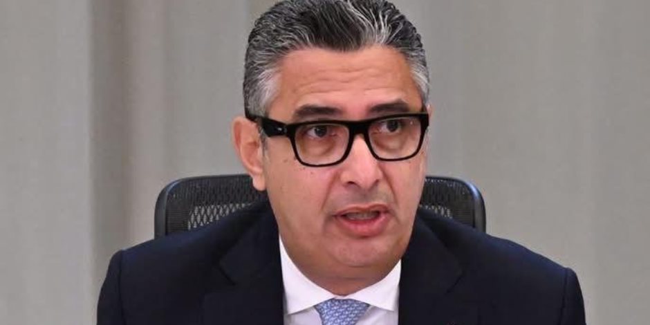 وزير التموين يوجه بضخ كميات كبيرة من اللحوم والسلع الأساسية واستمرار عمل المنافذ طوال أيام العيد