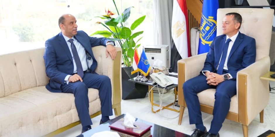  وزير العمل ومحافظ أسوان يبحثان مع" اللجنة الاستشارية" تحديات" العمالة غير المنتظمة " في قطاع المناجم والمحاجر