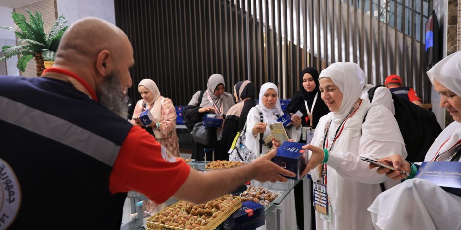 وزيرة التضامن تطمئن على حجاج الجمعيات الأهلية بمكة المكرمة والمدينة المنورة 
