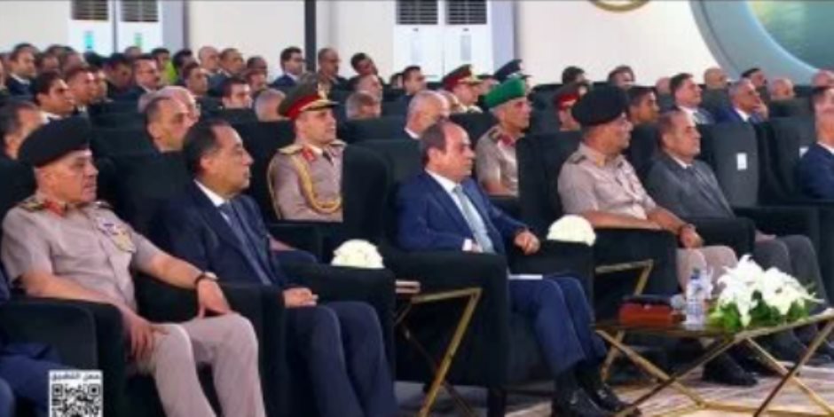 الرئيس السيسى يطالب وزير الرى بعرض تفاصيل محطات مشروع الدلتا الجديدة