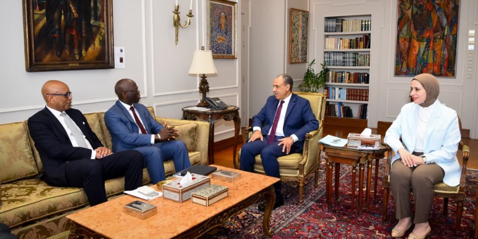 وزير الخارجية يبحث مع نائبي رئيس البنك الدولي ومؤسسة التمويل الدولية سبل تعزيز التعاون ودعم التنمية الاقتصادية