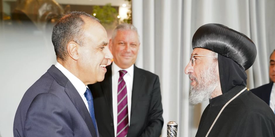 وزير الخارجية يلتقي أسقف الكنيسة القبطية في لندن