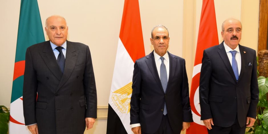  وزراء خارجية مصر وتونس والجزائر يعقدون اجتماعا ثلاثيا بالقاهرة ويصدرون بيانا مشتركا