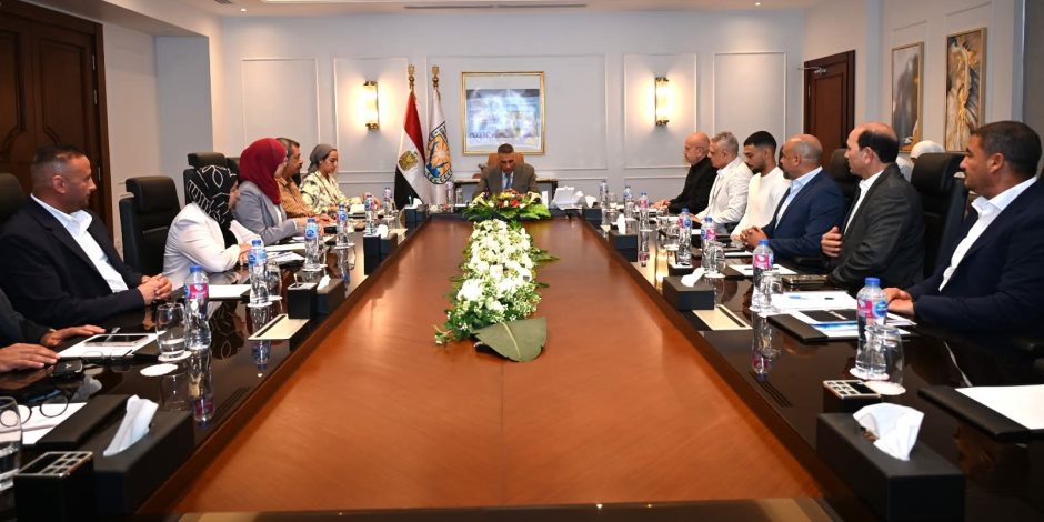 محافظ جنوب سيناء يبحث مع المطورين العقاريين أزمة الإسكان وتوفير سكن  اجتماعي متوسط للمواطنين(صور)