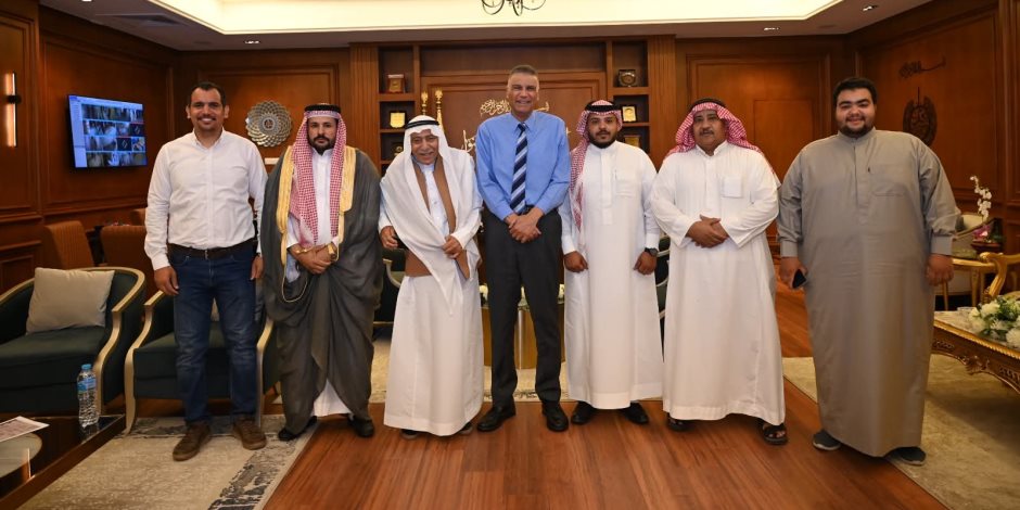 محافظ جنوب سيناء يستمع لمطالب الشيوخ والعواقل ويؤكد استمرار دعم الوديان والتجمعات البدوية (صور) 