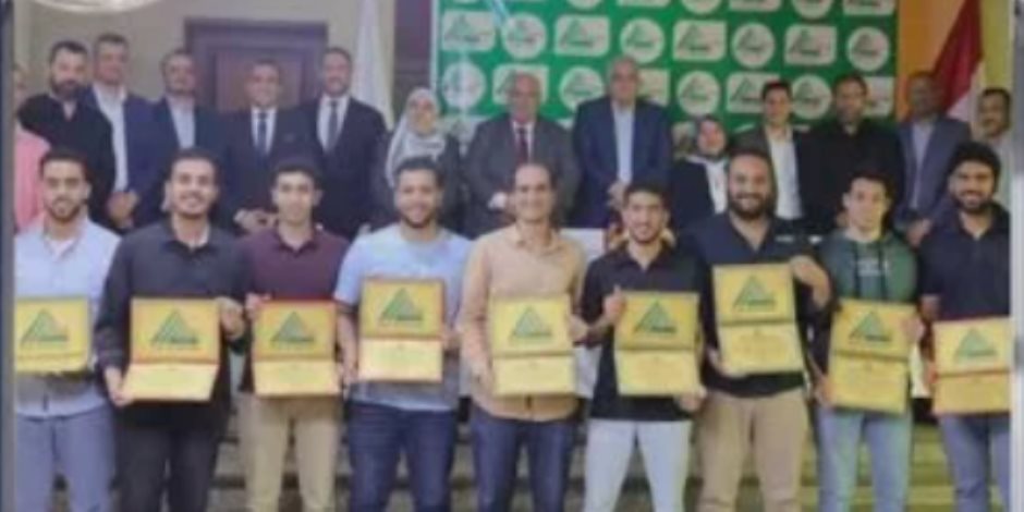 طلاب جامعة كفر الشيخ يحصدون جائزة "أفضل تطبيق صناعى فى العالم"
