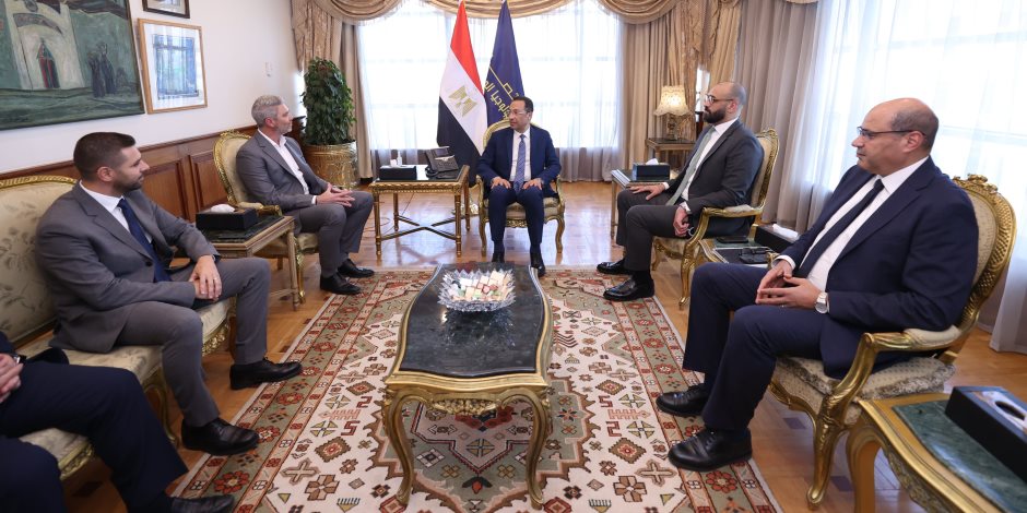 وزير الاتصالات يبحث مع مسؤولي أمازون خطط التوسع في استثماراتها في مصر والتعاون بمجالات الحوسبة السحابية والذكاء الاصطناعي