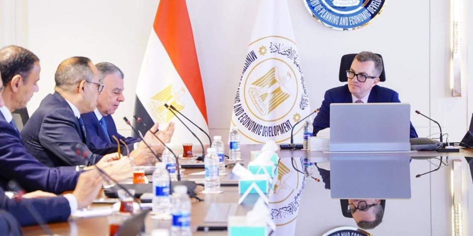 وزير التخطيط يلتقي قيادات شركتي "إن أي كابيتال" و"سهل" للمدفوعات لتعظيم الاستفادة من الاستثمارات الحكومية