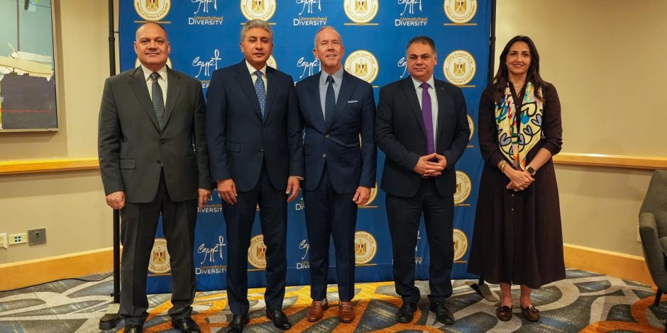 وزير السياحة والآثار يبحث مع الرئيس التنفيذي لاتحاد منظمي الرحلات الأمريكي إمكانية استضافة مصر للمؤتمر السنوي للاتحاد