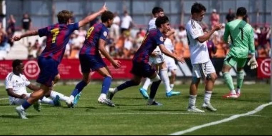 بمشاركة حمزة عبد الكريم .. برشلونة يتفوق على ريال مدريد بهدف في الشوط الأول 