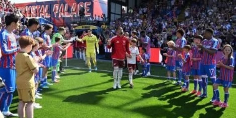 ممر شرفى لأرسنال بطل الدورى الإنجليزى قبل مواجهة كريستال بالاس