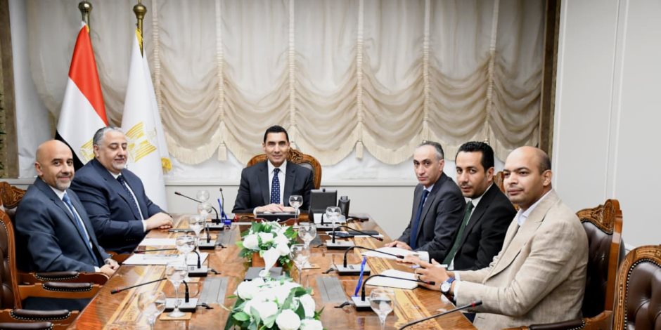 وزير الشباب والرياضة يبحث شراكة استراتيجية مع شركة روابط الرياضية لدعم الأبطال والاتحادات الرياضية 