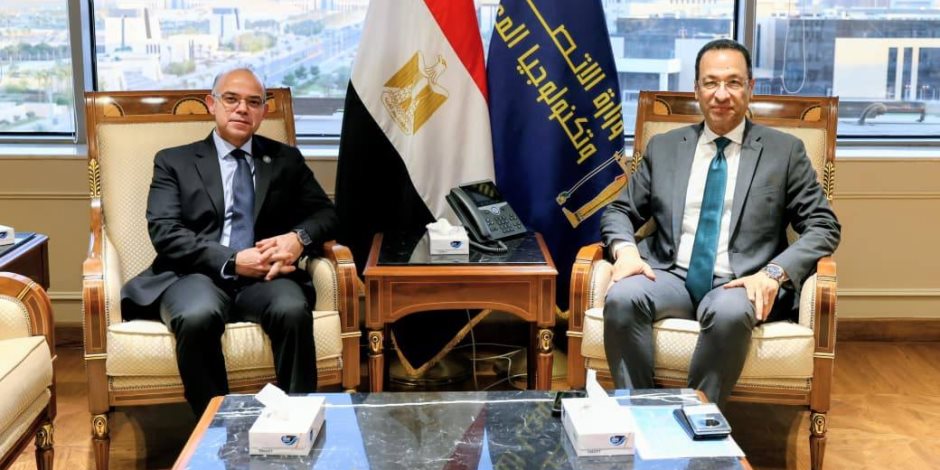 وزيرا الاتصالات والاستثمار يشهدان توقيع بروتوكول تعاون بين "ايتيدا" وصندوق تنمية الصادرات لضم شركات تصميم الدوائر الإلكترونية وأشباه الموصلات
