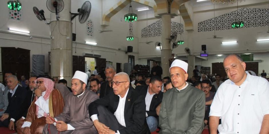 محافظ شمال سيناء يؤدي صلاة عيد الأضحى المبارك بمسجد النصر بالعريش 