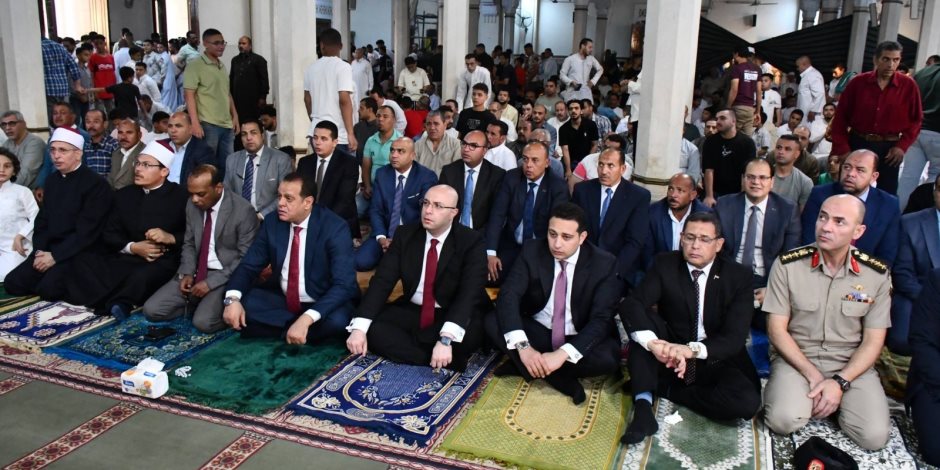  المحافظون ونوابهم يؤدون صلاة العيد بالمحافظات ويثمنون جهود الوزارة في حسن تنظيم الساحات والمساجد
