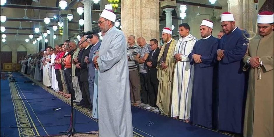 انتهاء المصليين من اداء صلاة عيد الأضحي بالجامع الأزهر