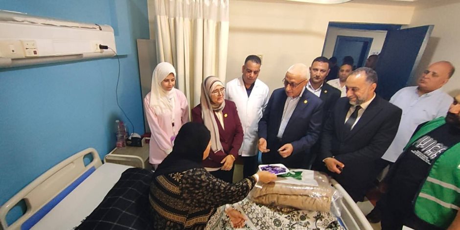  محافظ شمال سيناء يزور مستشفى العريش العام ويهنئ المرضى والجرحى الفلسطينيين بعيد الأضحى المبارك.. (صور) 