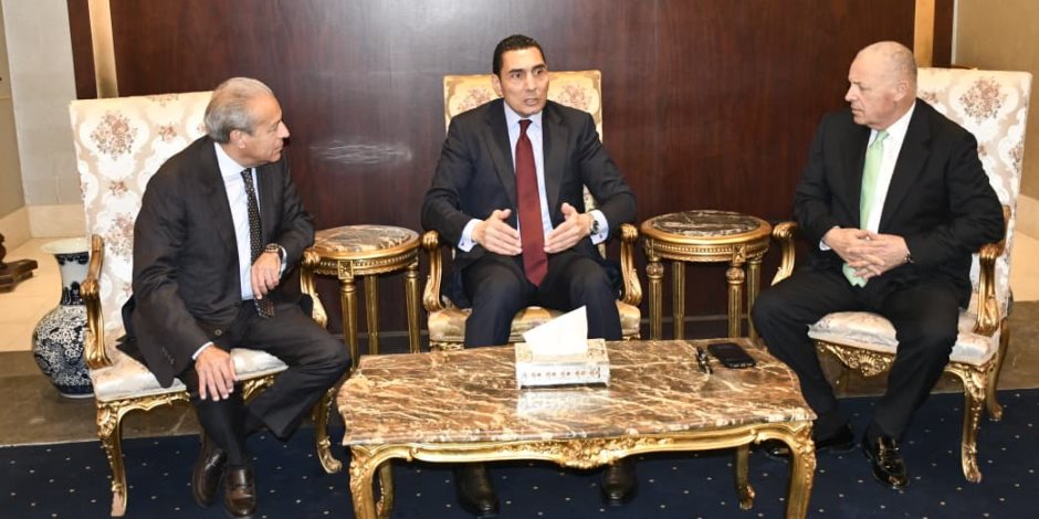 وزير الشباب والرياضة يدعم الفراعنة من مدرجات استاد القاهرة قبل مونديال 2026