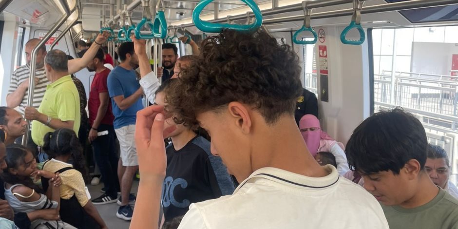 بالصور .. استمرار  الإقبال الكثيف من المواطنين على المنوريل 