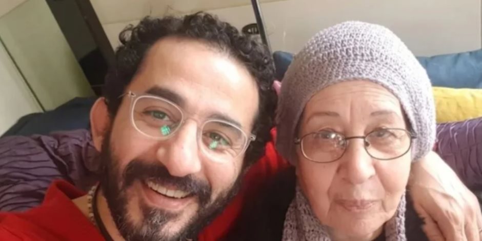 وفاة والدة الفنان أحمد حلمي وتشيع جثمانها عقب صلاة الجمعة في بنها