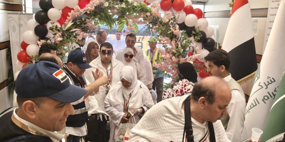 حجاج القرعة يهنئون وزارة الداخلية بفوز بعثة الحج المصرية بالدرع الفضي لجائزة “لبّيتم” السعودية للتميز