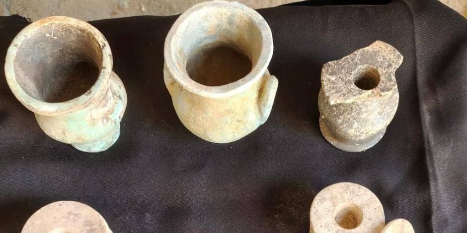  بالصور.. الكشف عن أول أثاث جنائزي شبه متكامل بموقع مقبرة بانحسي فى المطرية بعين شمس