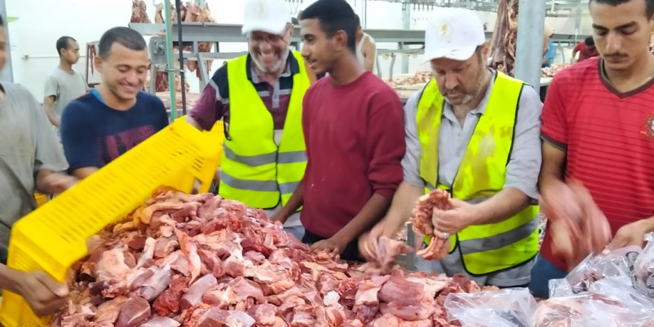 الأوقاف تبدأ أعمال التشفية والتعبئة والتجميد ضمن مشروع صكوك الأضاحي تمهيدًا للتوزيع على الأسر الأولى بالرعاية