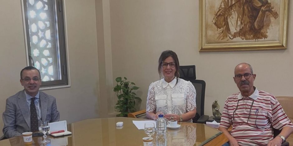 وزيرة الثقافة تستقبل المترجم سمير عبد ربه لبحث سبل الاستفادة من خبراته في دعم حركة الترجمة