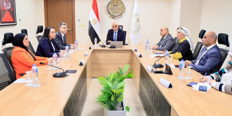 وزير التربية والتعليم يبحث مع وفد البنك الدولي سبل تعزيز التعاون المشترك