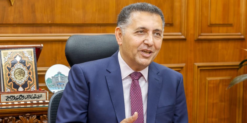 أزمة داخل التعليم بالقليوبية.. اتهامات لمسؤول بمحاولات ابتزاز لوالدة تلميذة