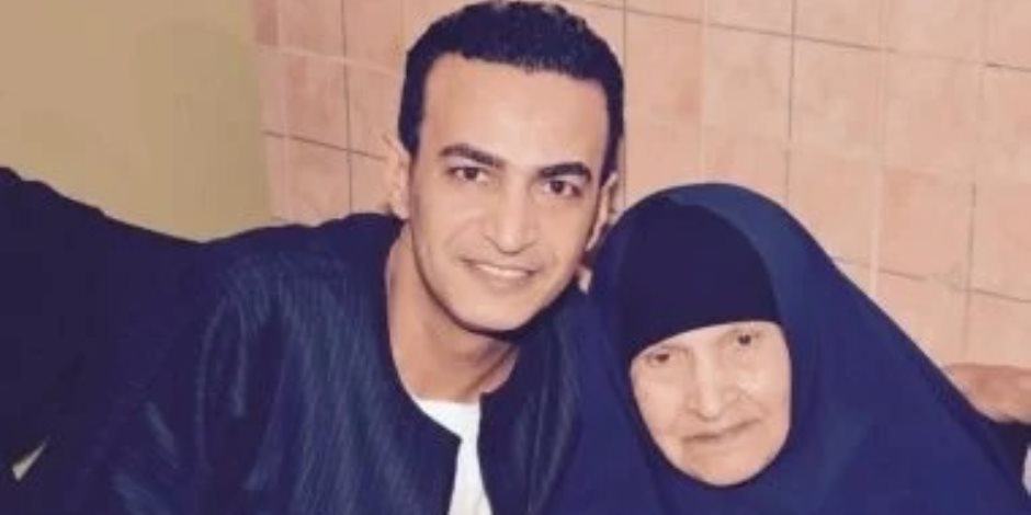 سمسم شهاب يعلن وفاة والدته : ماتت من حملتنى وآخر من رحمتني