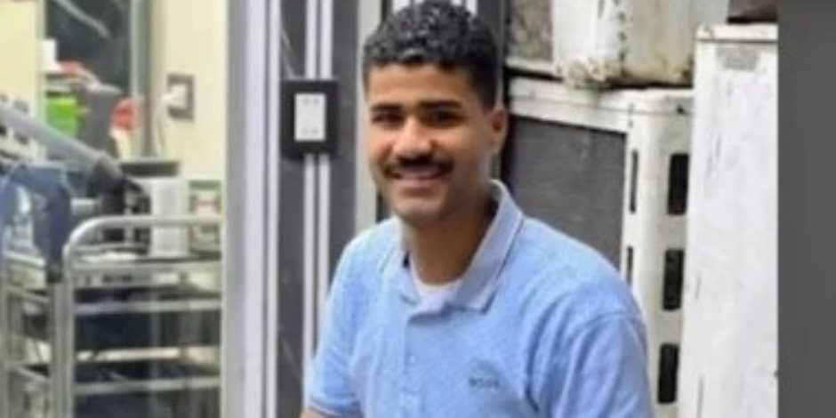 قبل امتحانه بساعات.. مقتل طالب بكلية الحقوق بطعنة نافذة بالقلب أسفل منزله فى بورسعيد