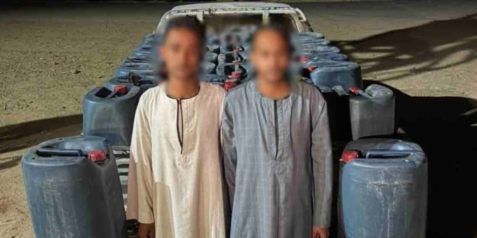 ضبط 2 طن "سولار" محملة على سيارة ربع نقل تمهيداً لبيعها بأزيد من السعر المقرر بالسوق السوداء بأسوان