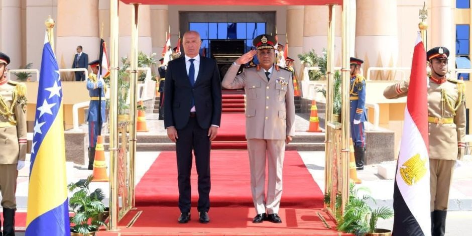 وزير الدفاع والإنتاج الحربى يلتقى نائب رئيس مجلس الوزراء وزير دفاع البوسنة والهرسك