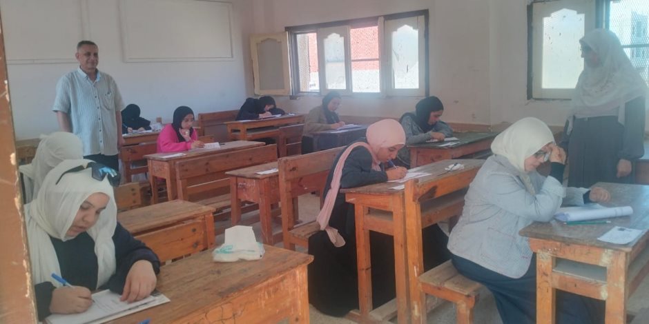  2769 طالباً وطالبة يؤدون إمتحانات الدبلومات الفنية بشمال سيناء..داخل 21  لجنة رئيسية وسط هدوء تام