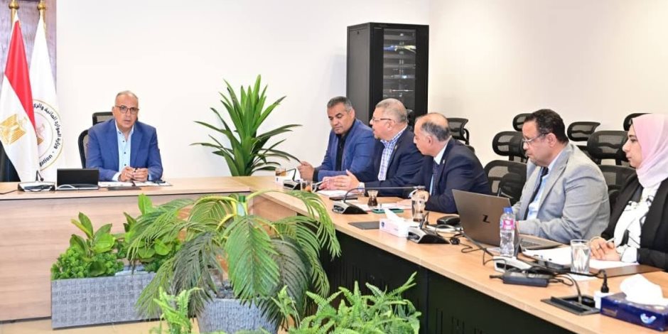 وزير الري يتابع تنفيذ المشروع القومي لتأهيل المنشآت المائية
