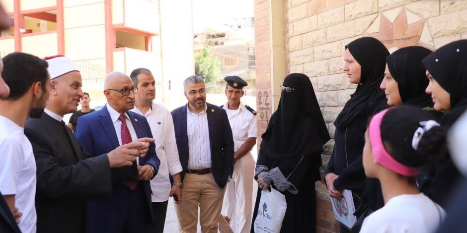 محافظ شمال سيناء يتفقد لجان امتحانات الثانوية الأزهرية للفتيات للتأكد من توفير الأجواء المناسبة للطالبات(صور) 
