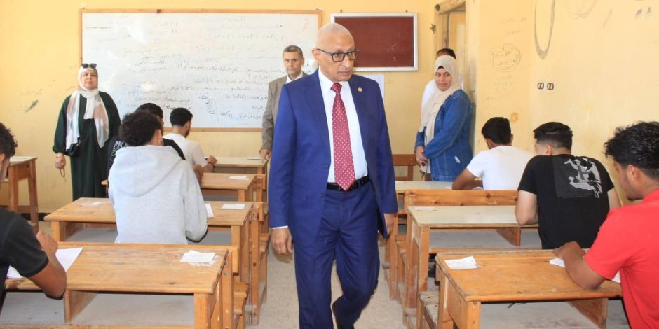 "مجاور" يتفقد لجان امتحانات الثانوية الصناعية بمدرسة الشهيد محمد سمير شراب  بالعريش