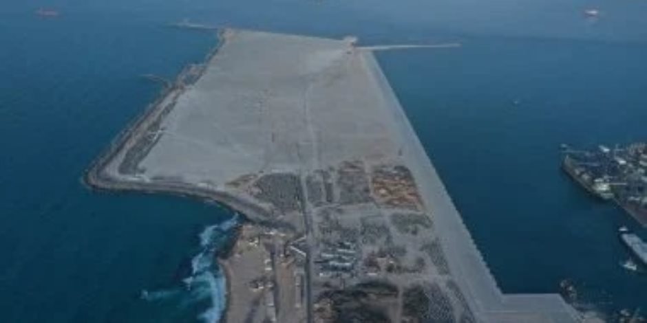لقطات جوية ترصد تقدم العمل بمحطة "تحيا مصر 2" بميناء الدخيلة.. فيديو
