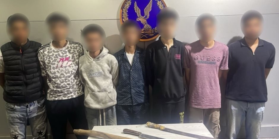 كشف ملابسات قيام أشخاص بحمل أسلحة بيضاء لترويع المواطنين بأحد الشوارع بالإسكندرية