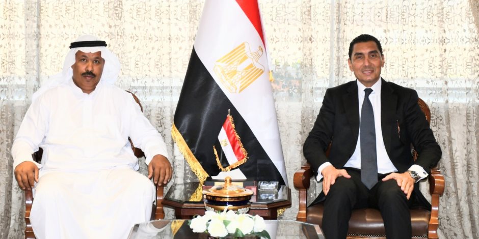 وزير الشباب والرياضة يبحث مع رئيس الاتحاد المصري للهجن خطة البطولات والفعاليات المقبلة
