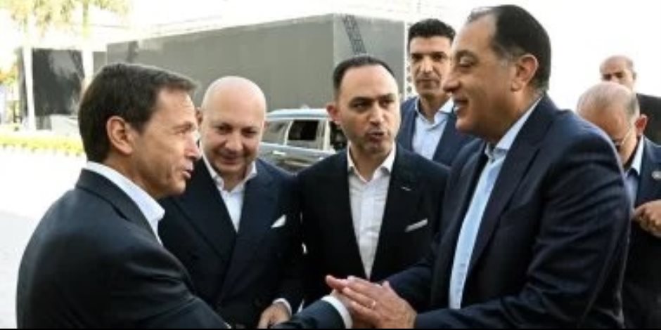 رئيس الوزراء يفتتح خط الإنتاج الجديد للسيارة «ماجنيت» بشركة نيسان