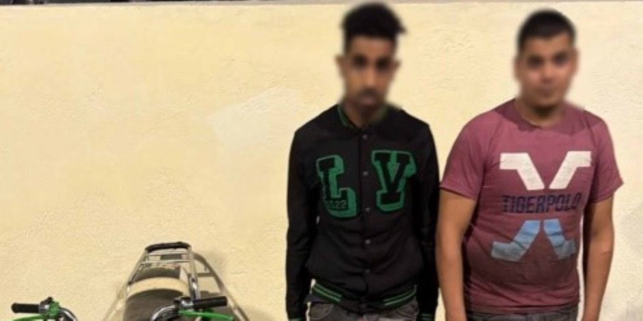 ضبط قائد دراجة نارية لآدائه حركات استعراضية بالإسكندرية معرضا حياة المواطنين للخطر