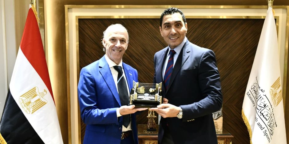 وزير الشباب والرياضة يستقبل رئيس الاتحاد الدولي للكيك بوكسينج لبحث توسيع انتشار اللعبة وإدراجها بالألعاب الإفريقية 2027
