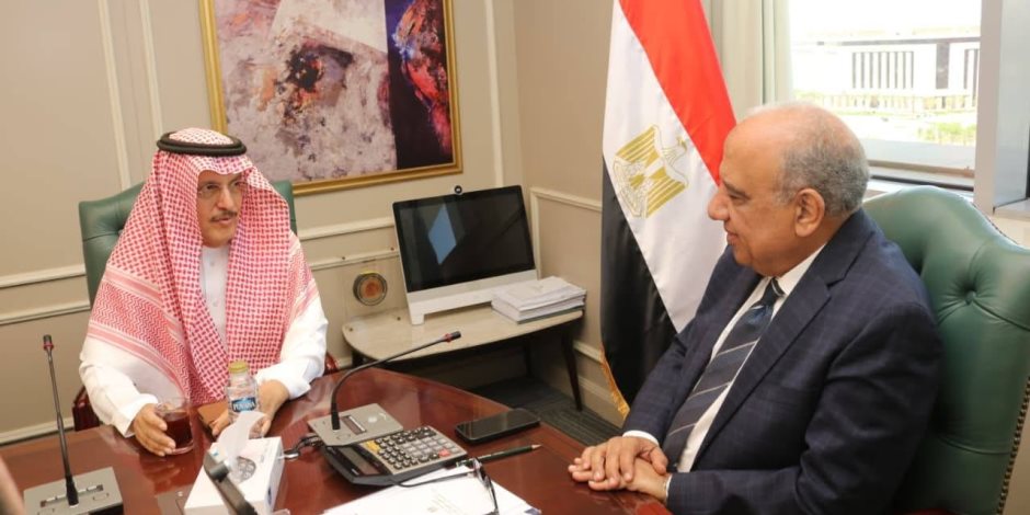 وزير الكهرباء والطاقة المتجددة يبحث مع شركة "أكوا باور" السعودية أوجه التعاون والعمل المشترك