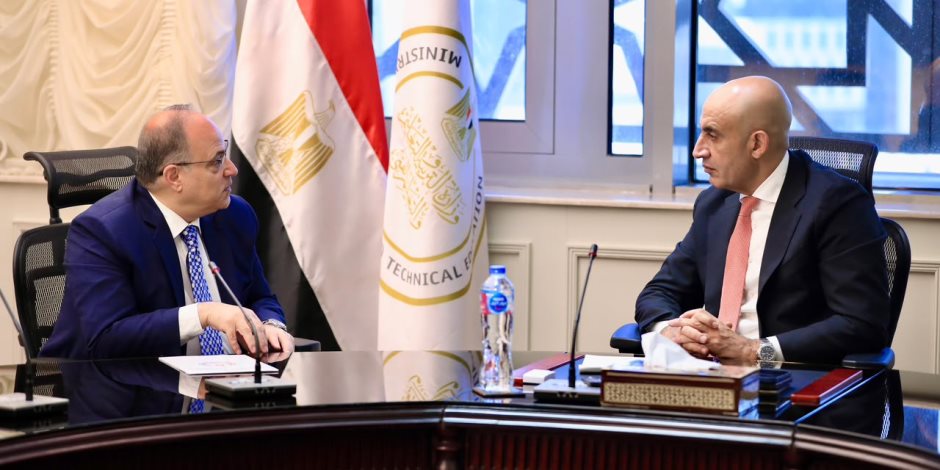 وزير التعليم يبحث سبل إعداد كوادر متخصصة في مجال قطاع الصناعات الدوائية