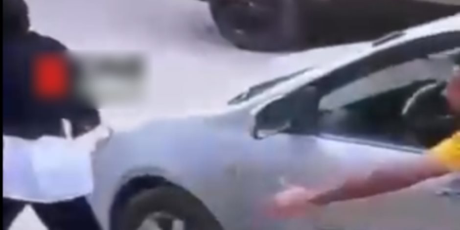 ضبط قائد سيارة تحرش بفتاة في أحد شوارع الجيزة بعد تداول فيديو للواقعة